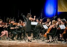 0754 - L'Orchestra Interscolastica diretta dalla sua direttrice Antonella Tosolini