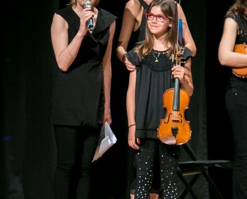 0788 - Complimenti alla più giovane violinista dell'Orchestra Interscolastica, la giovanissima Vera Duru